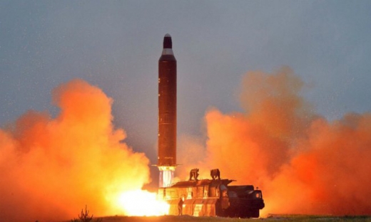Vừa tuyên bố ra mắt ‘vũ khí chiến lược mới’, Triều Tiên đột ngột phóng tên lửa