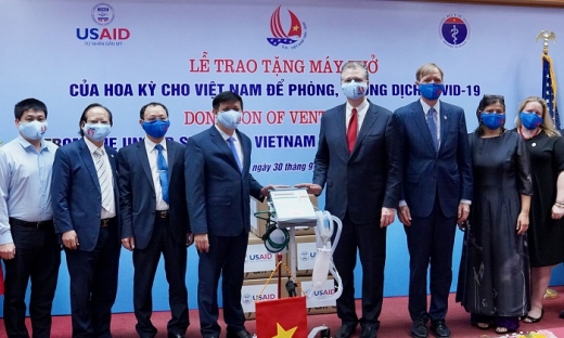 Mỹ tặng Việt Nam 100 máy thở theo đề nghị của Tổng thống Trump