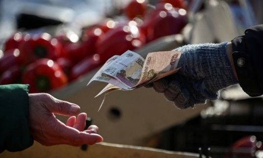 Nga: Đồng ruble sụt giá kỷ lục, lạm phát cao nhất kể từ năm 2015