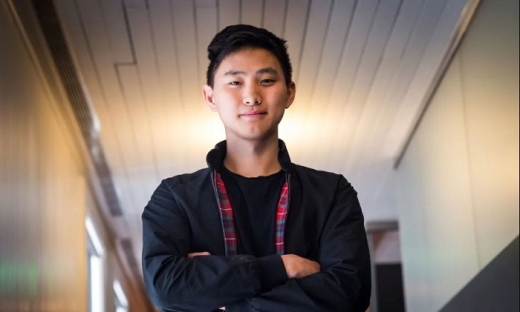 Tỷ phú tự thân trẻ nhất thế giới: Bỏ ngang đại học, 19 tuổi đã thành lập công ty AI