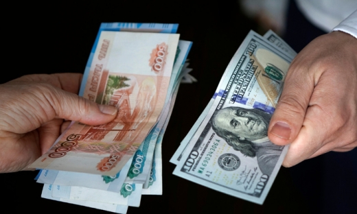Đồng ruble liên tục lập đỉnh, Nga tìm cách hãm đà tăng