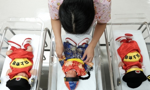 Bùng nổ sinh con năm Rồng, bức tranh dân số Trung Quốc có bớt ảm đạm?