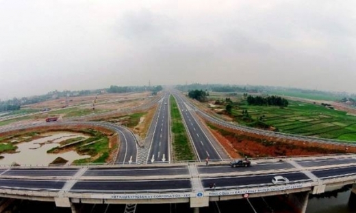 Thủ tướng chỉ đạo khẩn trương hoàn thiện hồ sơ 5 dự án đường cao tốc trình Quốc hội