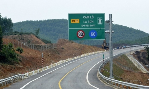 Cao tốc bị sụt lún, hạn chế xe tải trên 10 tấn vào tuyến Cam Lộ - La Sơn