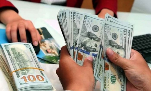 Giá USD 'chợ đen' tăng mạnh, vượt 25.000 đồng