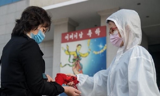 Vừa công bố dịch, Triều Tiên ghi nhận ca tử vong và trăm nghìn người có triệu chứng Covid-19