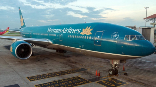 Máy bay Vietnam Airlines suýt va phải vật lạ tại sân bay Nội Bài