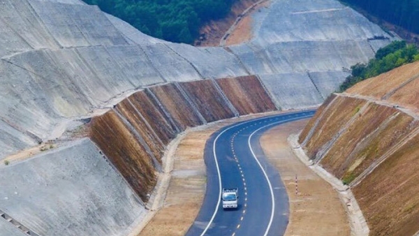 Cao tốc La Sơn - Tuý Loan nỗ lực về đích trước tháng 6/2021