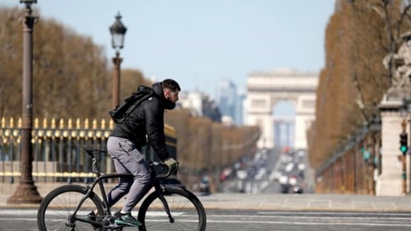 Sở hữu 1,1 tỷ USD, doanh nhân Ba Lan vẫn đi làm bằng xe đạp
