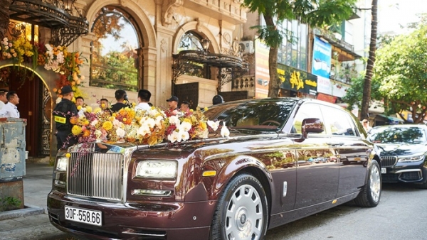 Doanh nhân Đỗ Vinh Quang rước dâu bằng siêu xe Rolls-Royce Phantom 83 tỷ
