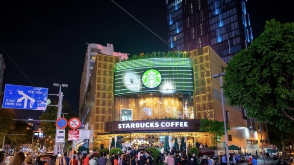 Starbucks tái hiện khoảnh khắc kỷ niệm nhân dịp 10 năm có mặt tại Việt Nam