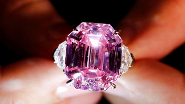 Viên kim cương hồng hiếm có, 'hét' giá gần 1.200 tỷ đồng