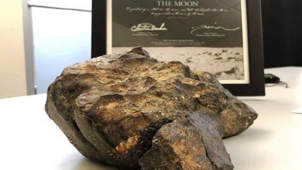 Đấu giá thiên thạch mặt trăng, đại gia xây chùa lớn nhất Việt Nam