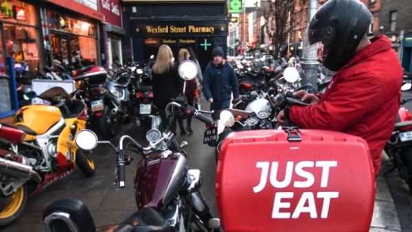 Just Eat bắt tay Takeaway.com tạo ra 'ông lớn' trong lĩnh vực giao đồ ăn