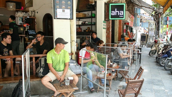 Hà Nội giãn cách tối thiểu 2m giữa người và người tại các nhà hàng ăn uống, quán cà phê