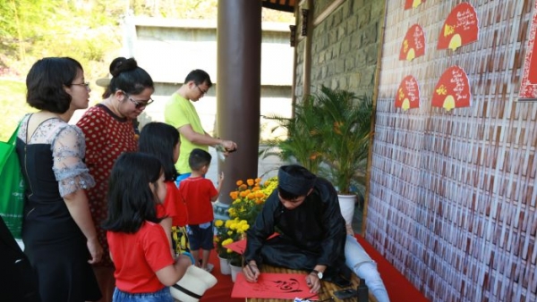 Đà Nẵng: Tết lên núi xem lễ hội Đền Thần Tài
