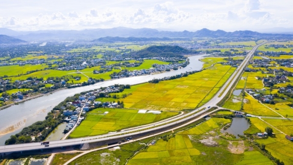 Chủ tịch tỉnh Bình Định đặt ‘giới hạn đỏ’ tiến độ đấu giá hàng nghìn lô đất
