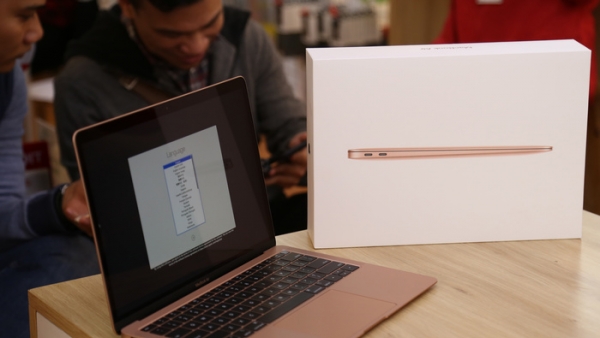 'Đập hộp' MacBook Air Retina 13 inch 2018 đầu tiên tại Hà Nội