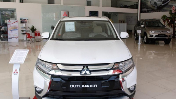 Bảng giá xe Mitsubishi tháng 4/2019: SUV Mitsubishi Outlander giảm 52 triệu đồng