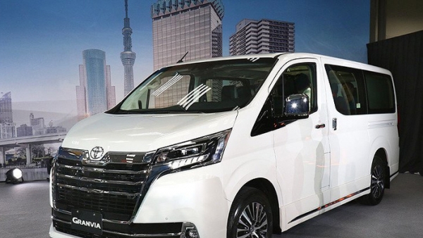 Toyota Granvia ra mắt khách hàng Việt, ‘thách đấu’ Peugeot Traveller