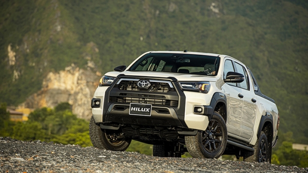Toyota Hilux mới ra mắt thị trường Việt Nam, giá bán từ 620 triệu đồng