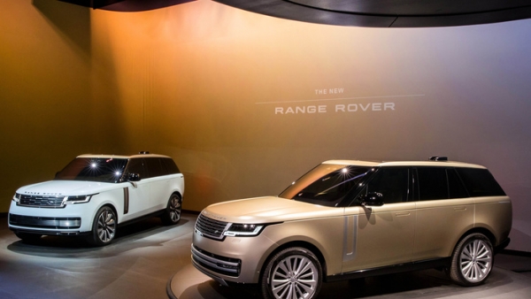 SUV hạng sang Range Rover 2022 giá bán hơn 16 tỷ đồng tìm đại gia Việt