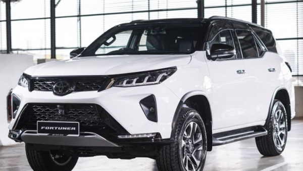So với Việt Nam, Toyota Fortuner 2021 bán tại Malaysia có những trang bị gì?