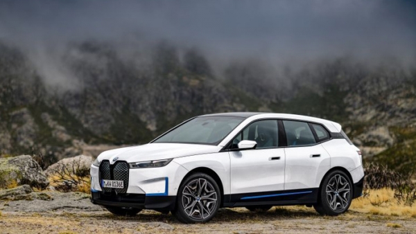 Xe chạy điện BMW iX ra mắt, khởi điểm từ 2,1 tỷ đồng