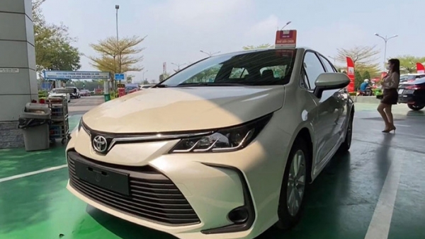 Cận cảnh Toyota Corolla Altis thế hệ mới xuất hiện tại Việt Nam