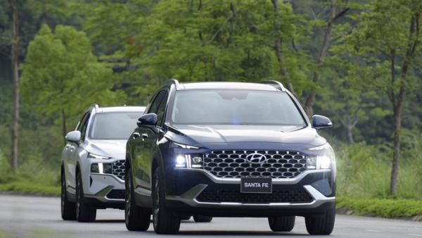 SUV 7 chỗ: Khan hàng, đội giá, doanh số Hyundai Santa Fe vẫn bỏ xa Toyota Fortuner