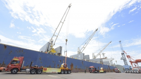 Tôn Hoa Sen lần đầu tiên xuất khẩu 15.000 tấn tôn đi châu Âu