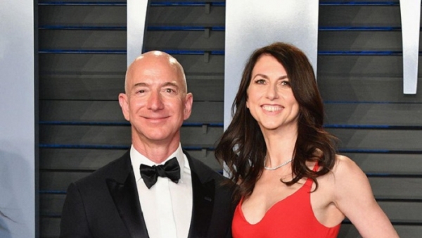 Vợ cũ Jeff Bezos được chia 35 tỷ USD sau ly hôn