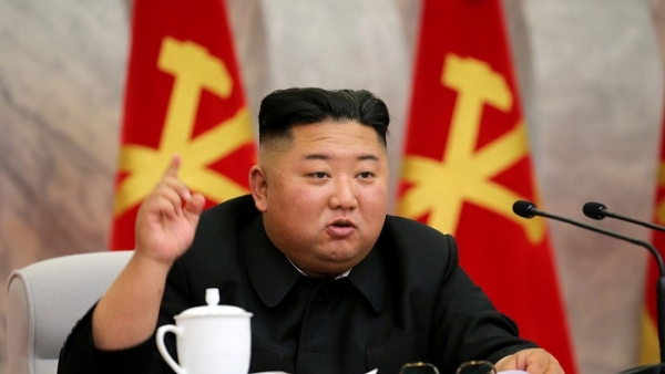 Vắng bóng hơn 20 ngày, ông Kim Jong-un tái xuất ký 7 sắc lệnh quân sự