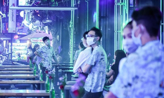 Xuất hiện 2 ca mắc Covid-19, Hà Nội yêu cầu dừng hoạt động quán bar, lễ hội... từ tối 29/7