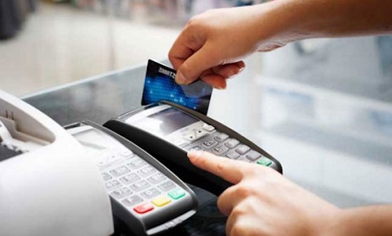 Từ 1/8, tổ chức tín dụng phải giảm phí giao dịch ATM, POS, chuyển khoản liên ngân hàng