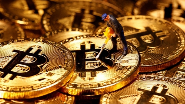 Theo chân vàng, Bitcoin tăng giá 180% sau 5 tháng