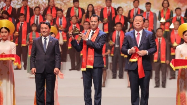 Tân Á Đại Thành được vinh danh tại Sao vàng Đất Việt 2021