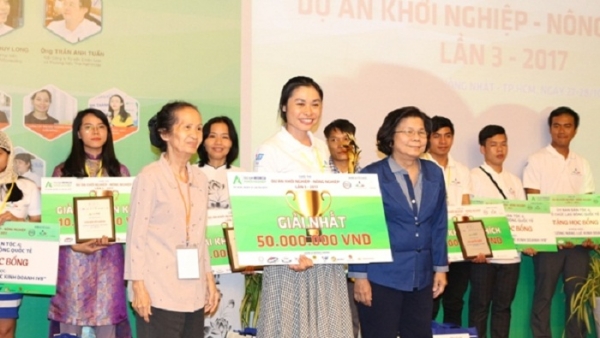 Startup Việt chế than không khói từ gáo dừa thải xuất khẩu ra nước ngoài