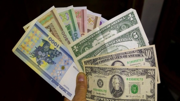 Đồng Ruble đang trượt giá nhưng chính phủ Nga lại mong muốn điều này?