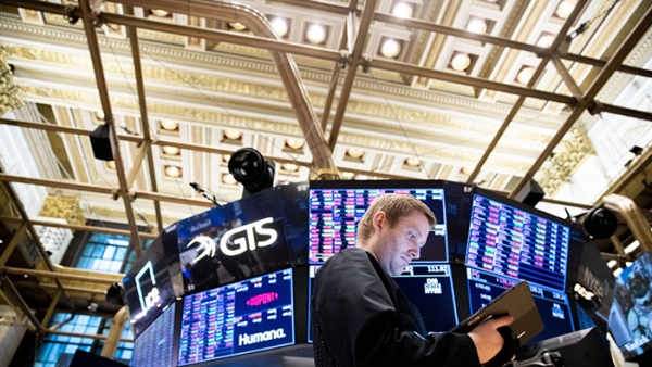 Nhà đầu tư loay hoay tìm hướng đi mới, chứng khoán Mỹ đầu tuần sụt giảm