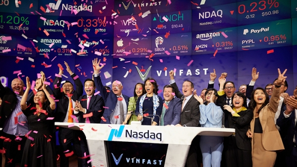 VinFast 'chào sàn' Mỹ: Cổ phiếu tăng 255%, vốn hoá vượt Ford