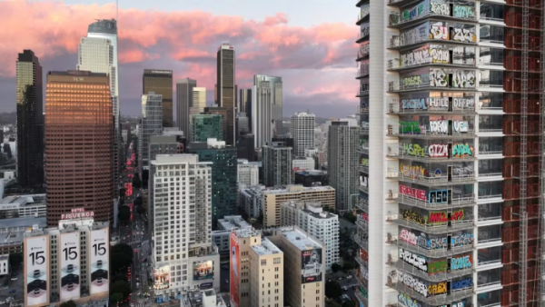 Tòa tháp chọc trời dang dở ở Los Angeles, 'biểu tượng' khủng hoảng BĐS Trung Quốc