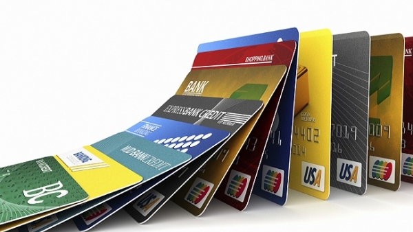 Dùng thẻ tín dụng: Cách tính lãi suất và phí phạt khi chậm thanh toán