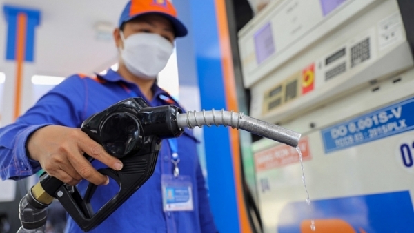 Bộ Công Thương yêu cầu điều chỉnh chiết khấu xăng dầu cho cửa hàng bán lẻ