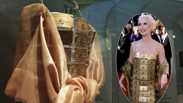 ‘Mục sở thị’ chiếc váy làm từ 254 thẻ tín dụng gây chấn động lễ trao giải Oscar