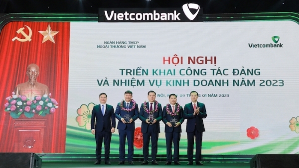Vietcombank 60 năm: Thắp sáng niềm tin, vươn ra biển lớn