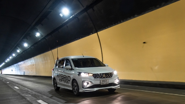 Xe MPV Hybrid: ‘Mốt’ mới cho người chạy xe dịch vụ