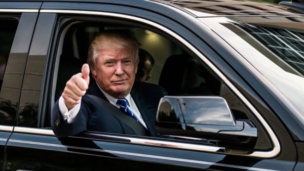 Nhà báo Mỹ kể về chuyến đi dạo trên siêu xe do Trump lái