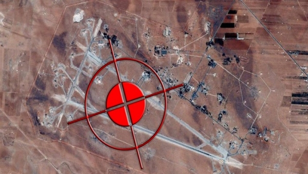 10 tên lửa 'vô chủ' tấn công căn cứ không quân Syria