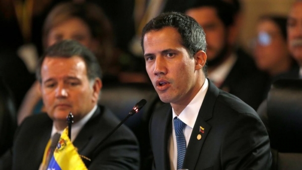 Venezuela: Tổng thống tự phong sắp về nước, thách thức chính quyền ông Maduro